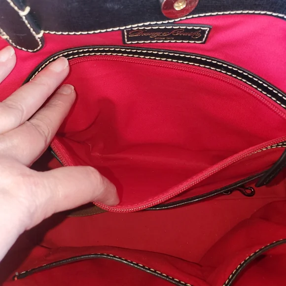 Black Leather Tote Bag with Contrast Stitching - Picture 11 of 14